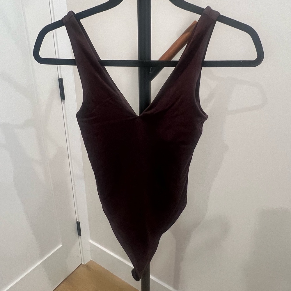 Vuori Deep V Sleeveless Bodysuit - Dark plum